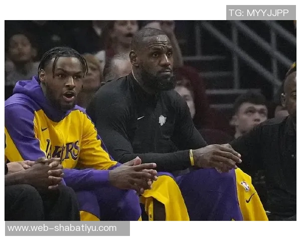 夸梅:布朗尼在主场比赛中表现得如同被车灯照射的迷茫鹿 夸梅:布朗尼在主场比赛中表现得如同被车灯照射的迷茫鹿