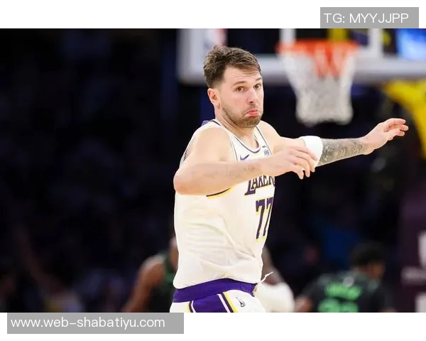 拉拉维亚谈与东契奇搭档感受:他让我在比赛中更加轻松自如 拉拉维亚谈与东契奇搭档感受:他让我在比赛中更加轻松自如